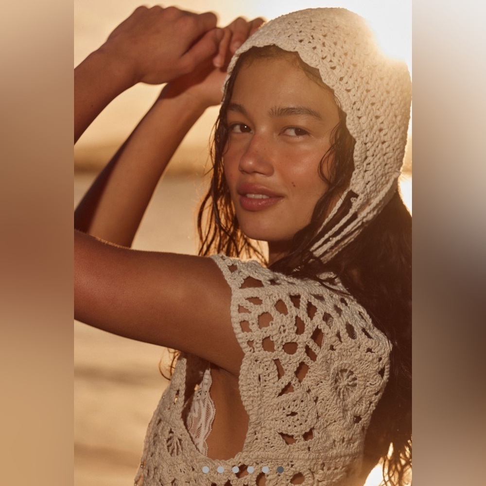 NWT Free People Knit Bonnet with adorable crochet and pearly Accents OS